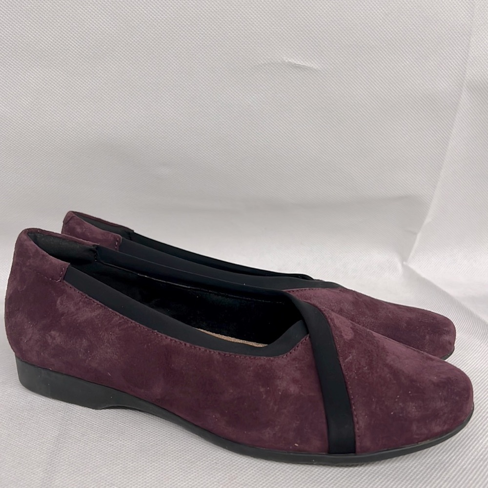 NEW Clark's unstructured suede purple eggplant black flats stretch dress work - Picture 1 of 6